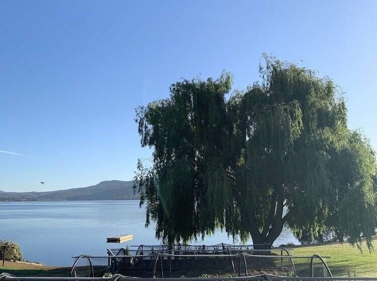 Riverfront Motel & Villas