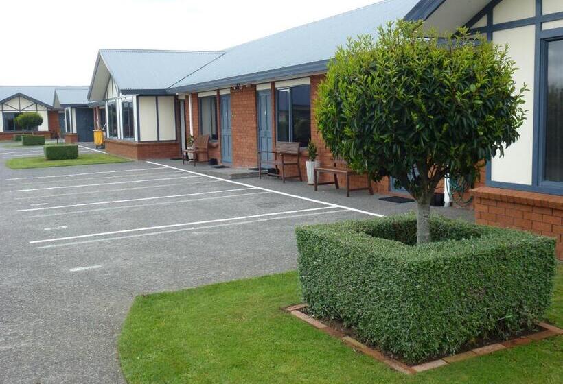 Tudor Lodge Motel
