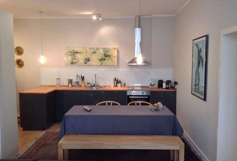 Living Am Carlsplatz