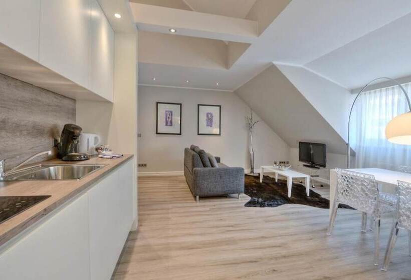 Living Am Carlsplatz