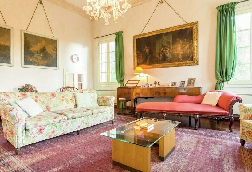 فندق Historic Venetian Style Castle In Piombino Dese With Pool