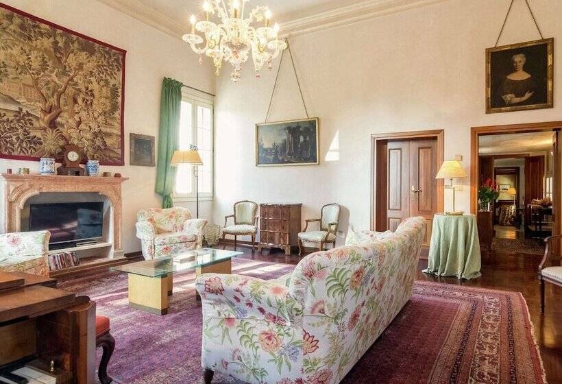 فندق Historic Venetian Style Castle In Piombino Dese With Pool