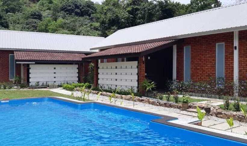 هتل Hujung Kampung