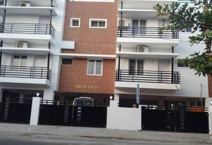 هتل The Altruist Business Stays