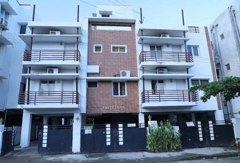 هتل The Altruist Business Stays