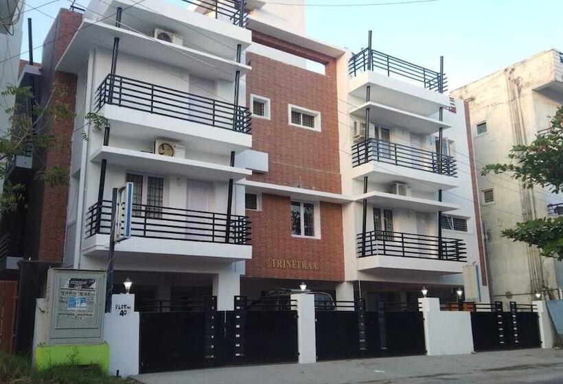 هتل The Altruist Business Stays