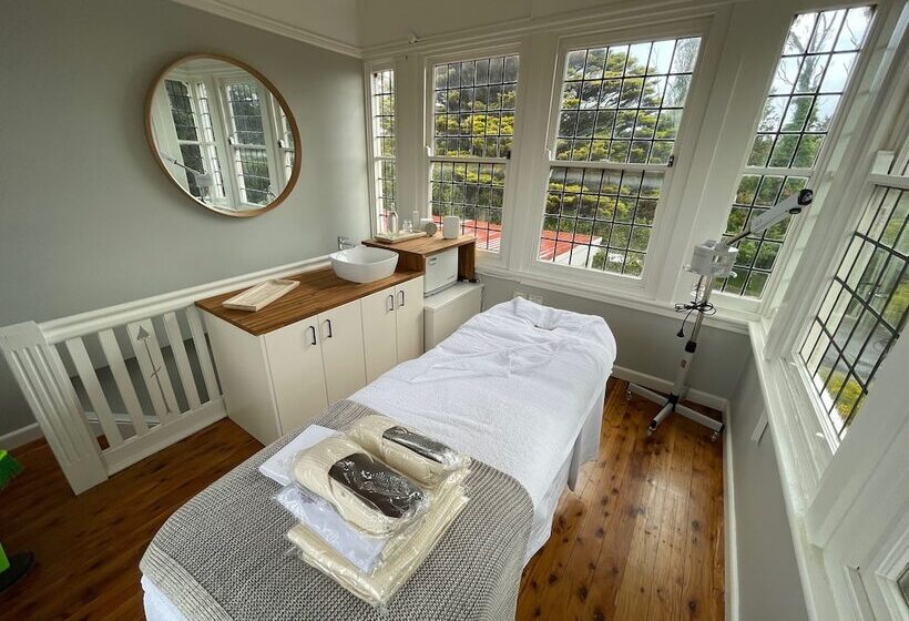Отель The Nunnery And Spa At Brightlands