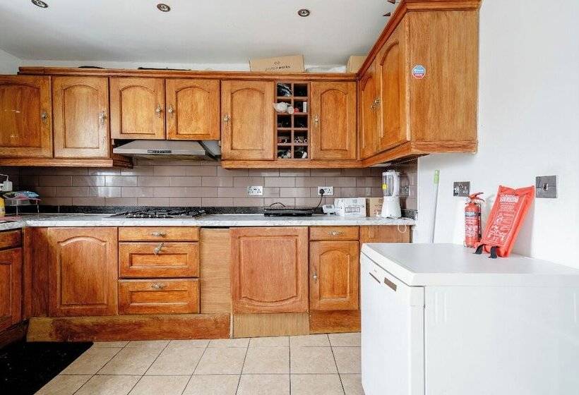 پانسیون North Avenue Guest House Ltd, Heathrow Airport Free Parking