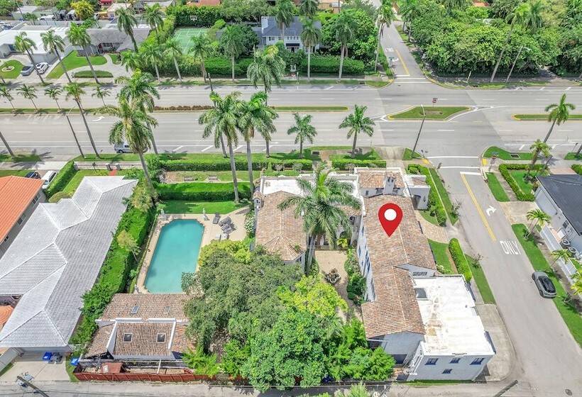 پانسیون Young Mansion