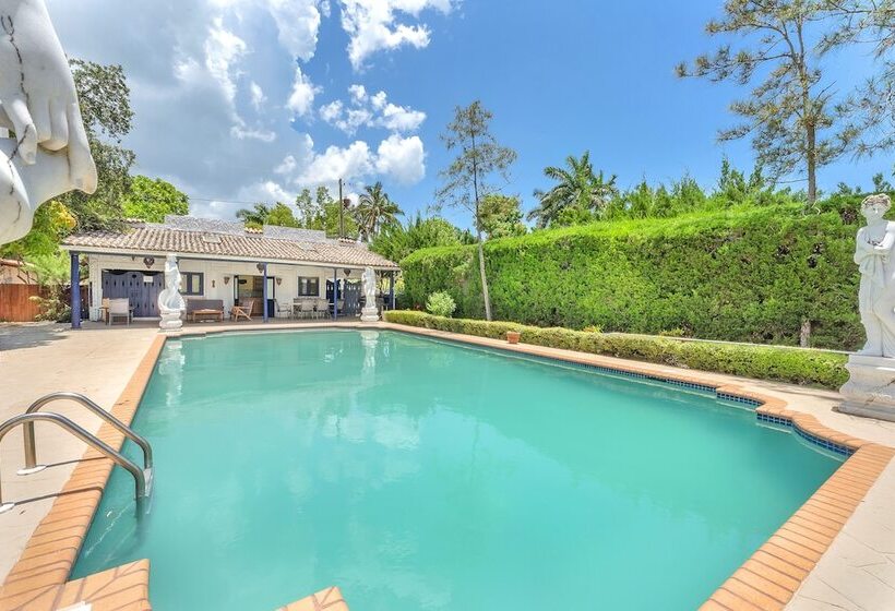 پانسیون Young Mansion