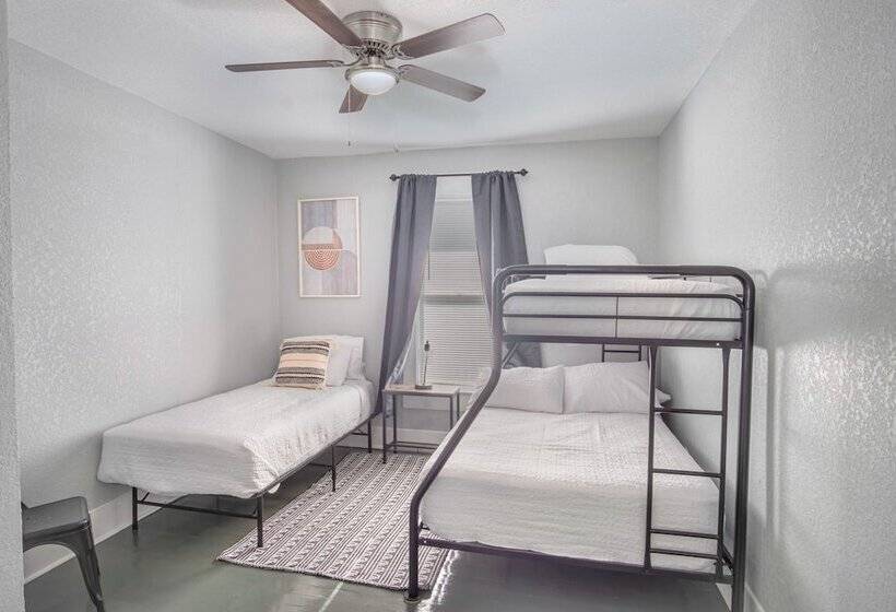 Wonderful 3 Br 2 Ba Near Downtown