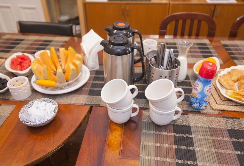 مبيت وإفطار Saint Nicholas Inn Guesthouse