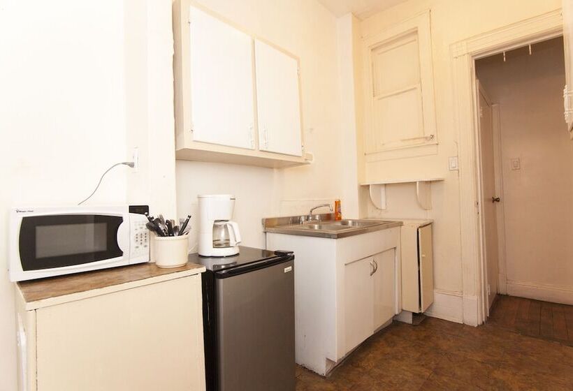 مبيت وإفطار Saint Nicholas Inn Guesthouse