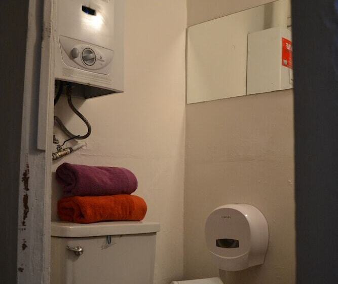 Hostal Austria   Hostel