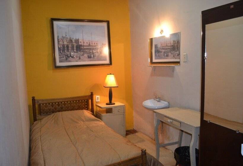 Hostal Austria   Hostel