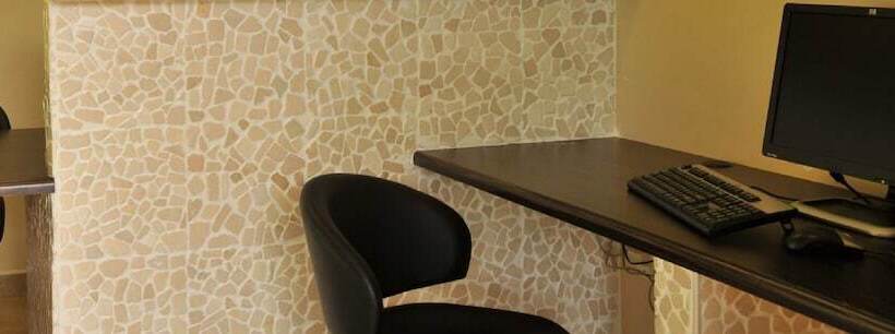 בית מלון כפרי Legodimo Game Lodge