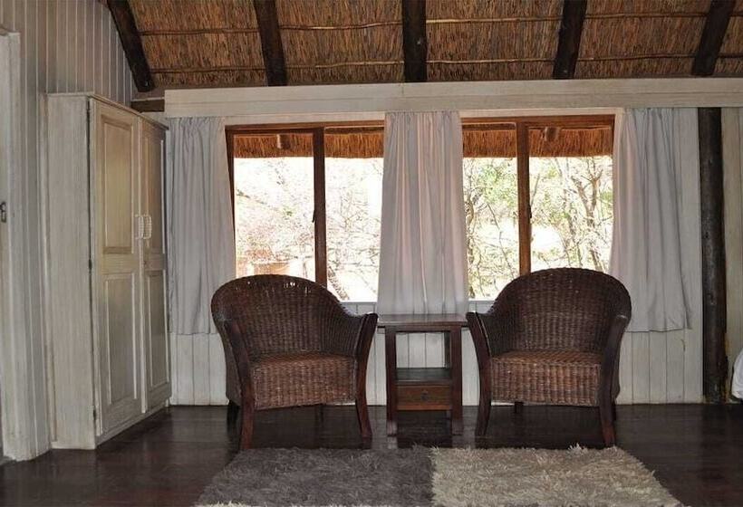 בית מלון כפרי Legodimo Game Lodge