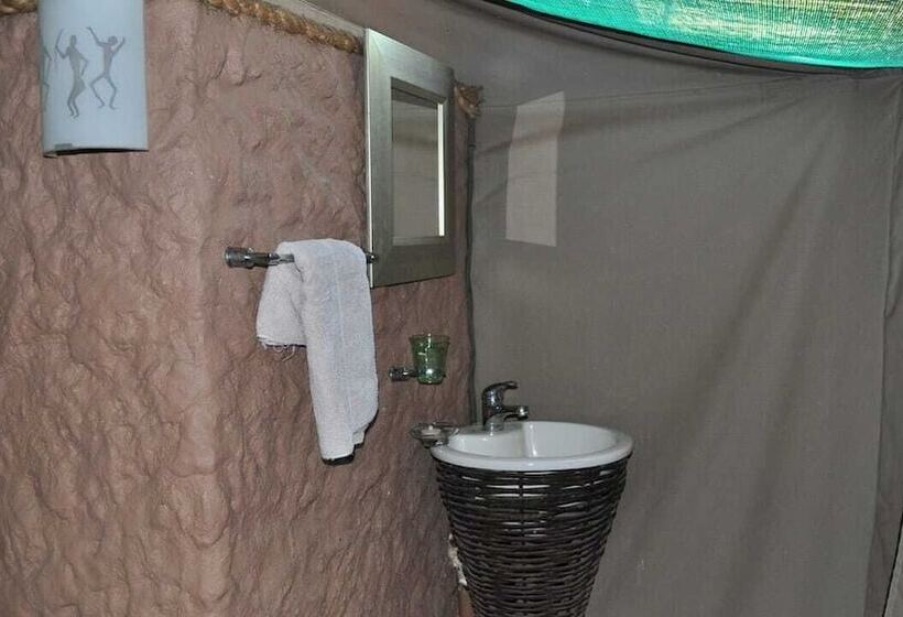 בית מלון כפרי Legodimo Game Lodge