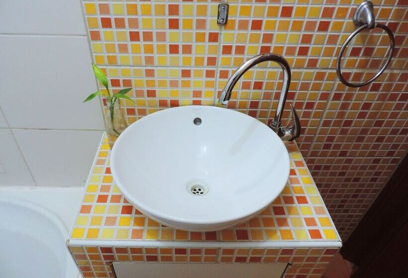 פנסיון Transit Home Bed And Breakfast   Adults Only