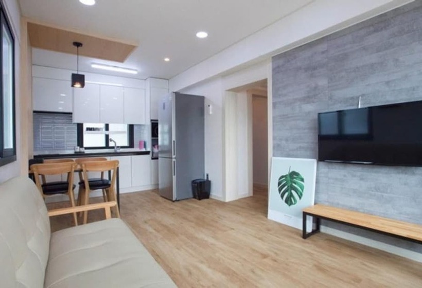 Busan Yeonhwa Reef Pension Dreamer