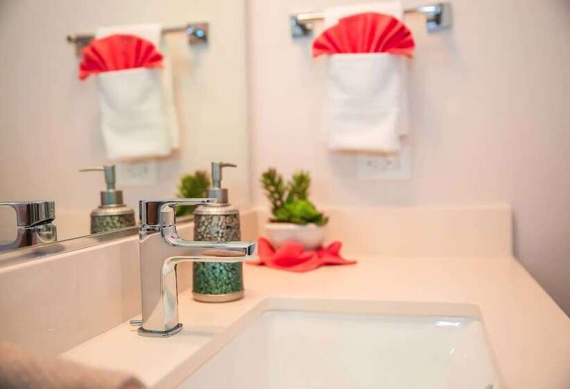 Fully Furnished Suites Near Little Tokyo