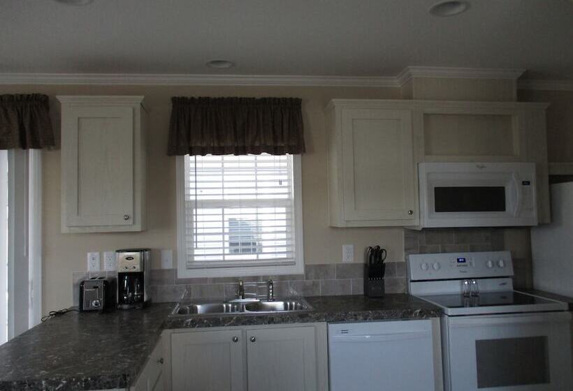 Majestic Oaks Rv Resort