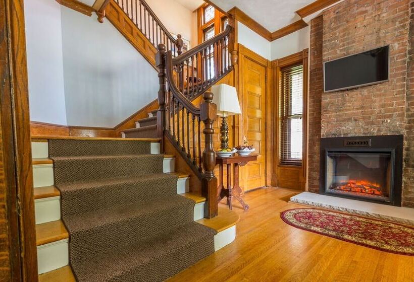 پانسیون 7 On Strath