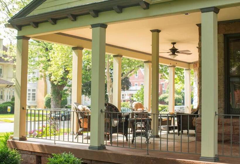 پانسیون 7 On Strath