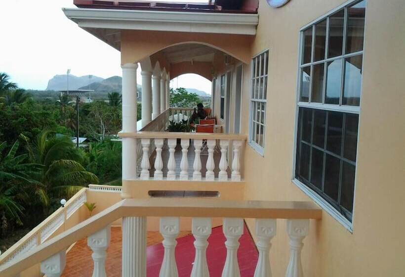 پانسیون Aupic Paradise