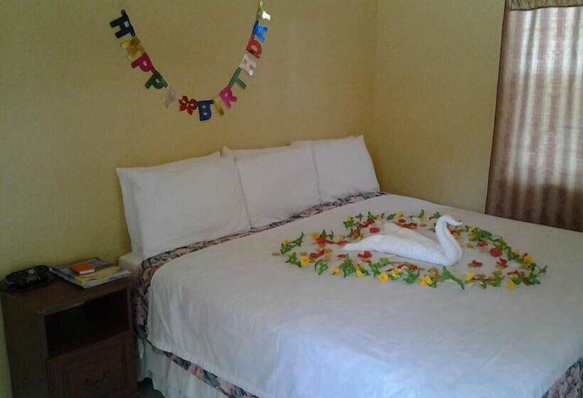 پانسیون Aupic Paradise