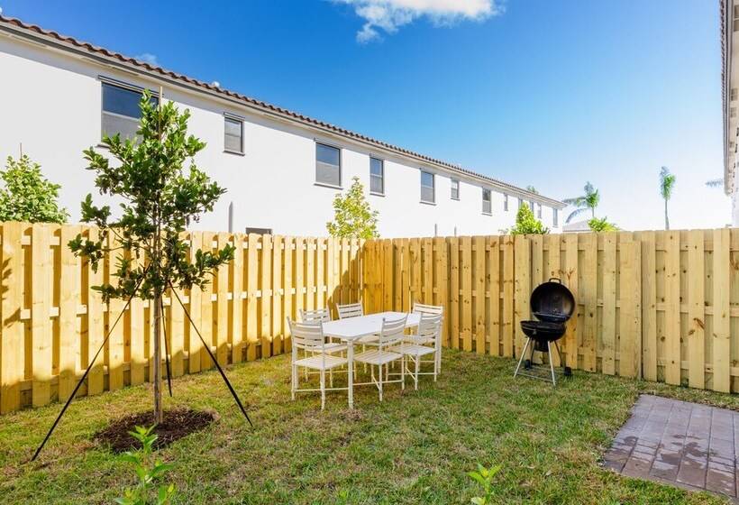 بنسيون Glamorous 4br New & Modern Near Fl Keys