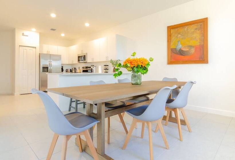 بنسيون Glamorous 4br New & Modern Near Fl Keys