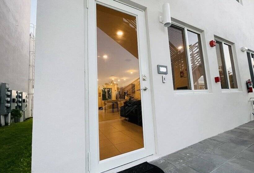 پانسیون Rare Find! New Corner House By Mia Best Of Doral