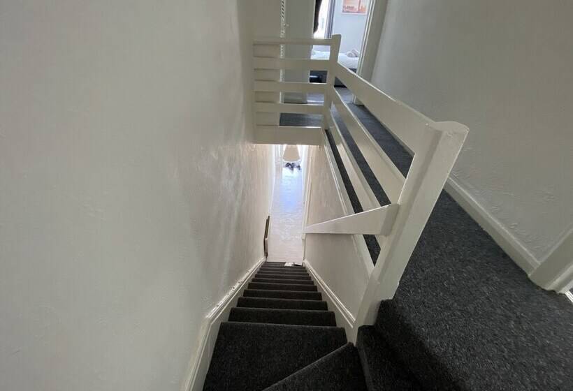 דירת נופש Beautiful Modern 3 Bed House In Wallasey Near City