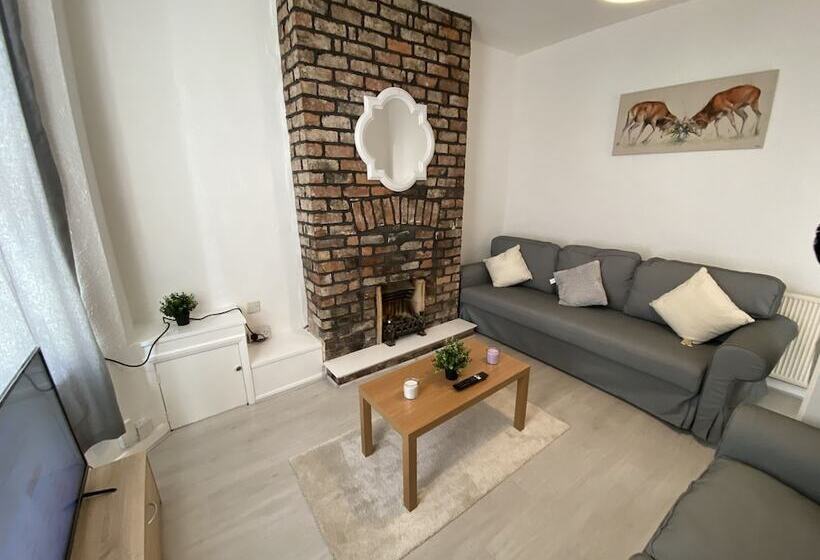 דירת נופש Beautiful Modern 3 Bed House In Wallasey Near City