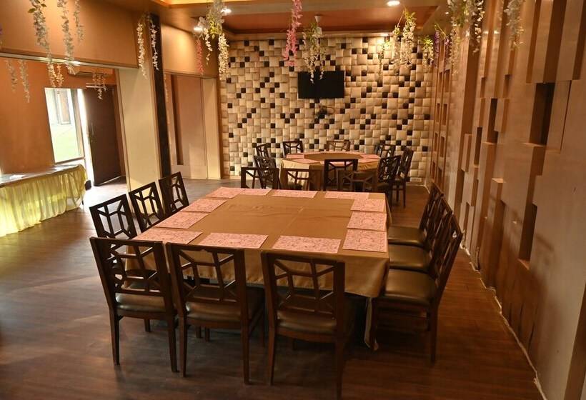 هتل Regency Square