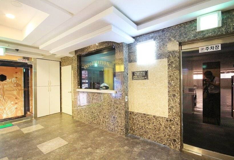 מוטל Gwangju Sangmu Castle