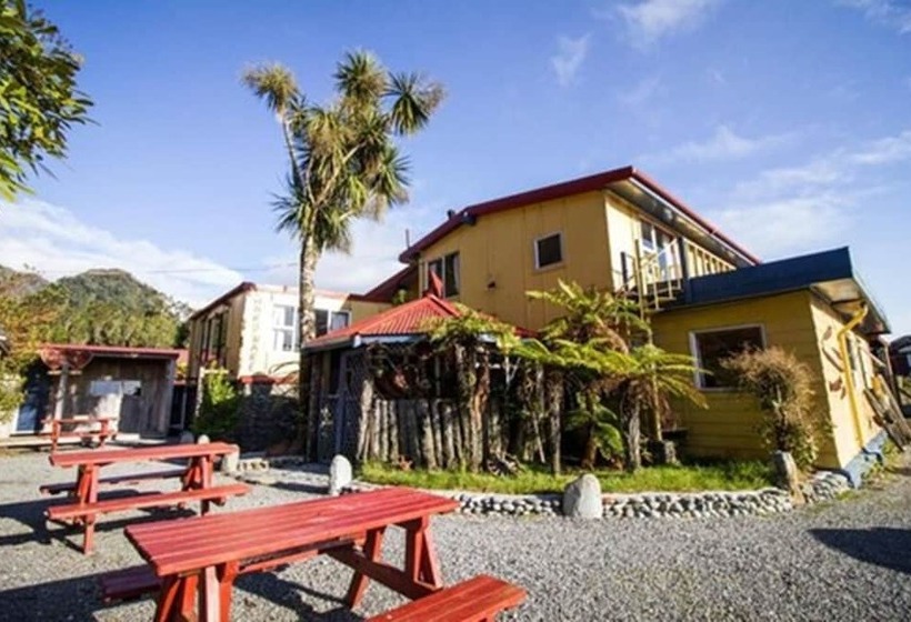 הוסטל Chateau Backpackers & Motels