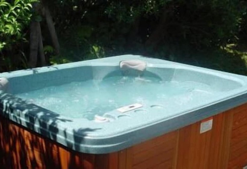 مبيت وإفطار Moanarua Beach Cottage