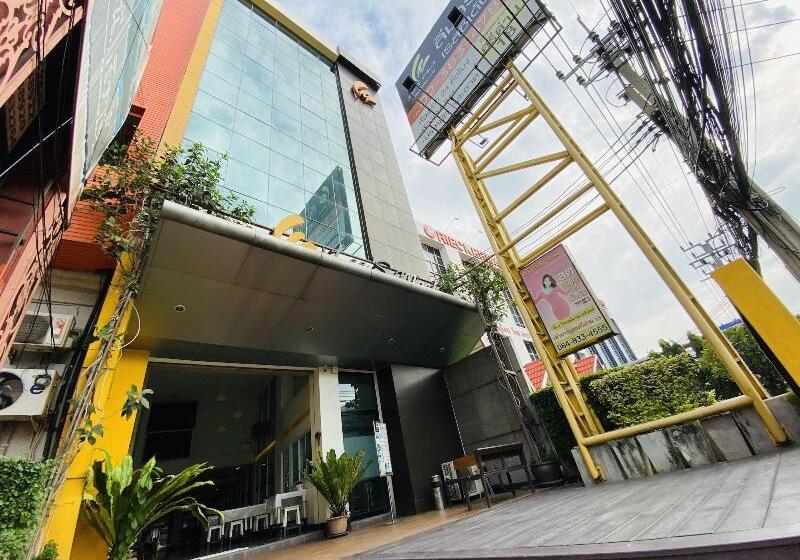 هتل Lee's Mark Residence