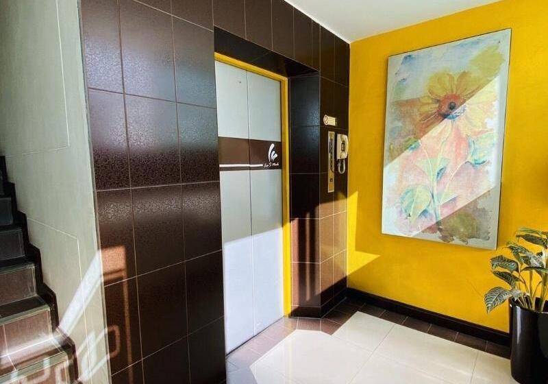 هتل Lee's Mark Residence
