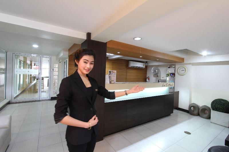 هتل Lee's Mark Residence