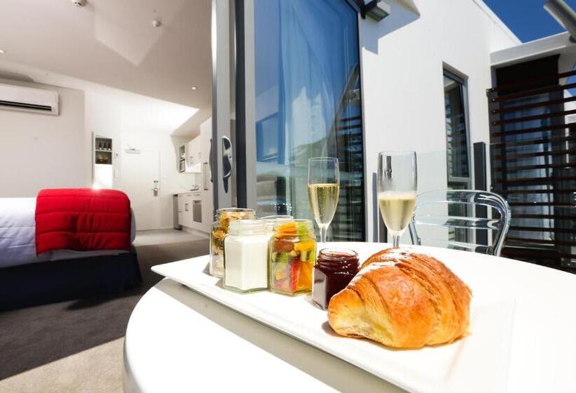 مُتل The Sails Nelson