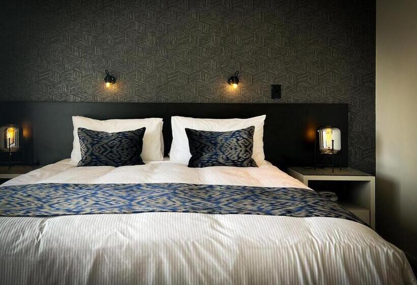 مُتل The Sails Nelson