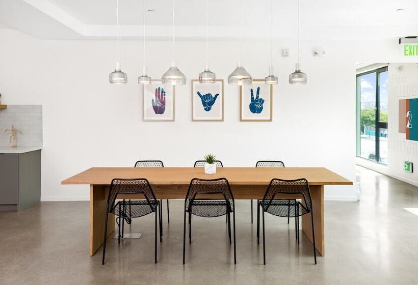 هتل The Metric  Los Angeles Downtown