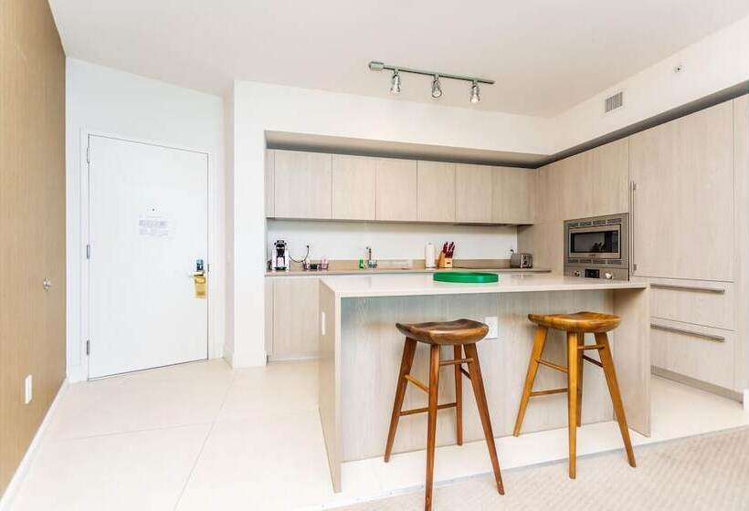 Upscale Comfort And Breathtaking Views At H Hollywood Residences By Zelloo