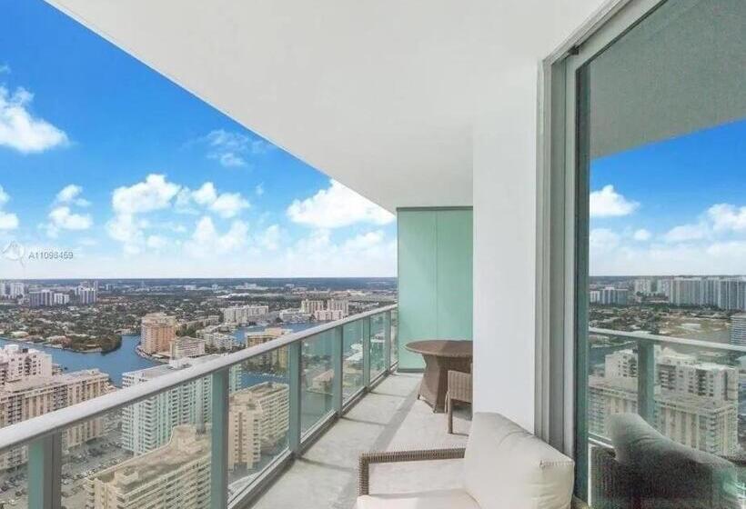 Upscale Comfort And Breathtaking Views At H Hollywood Residences By Zelloo