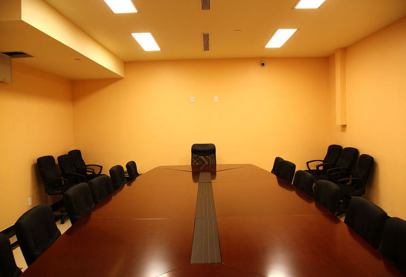 فندق Howard Johnson By Wyndham Long Island City