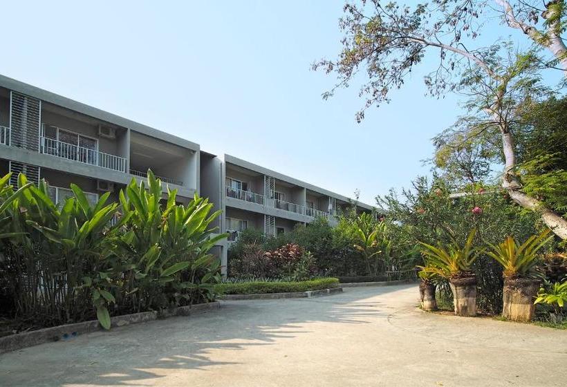 בית מלון כפרי Romruen Samed Resort