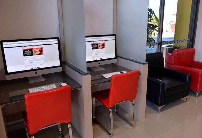 בית מלון כפרי Rydges Palmerston  Darwin